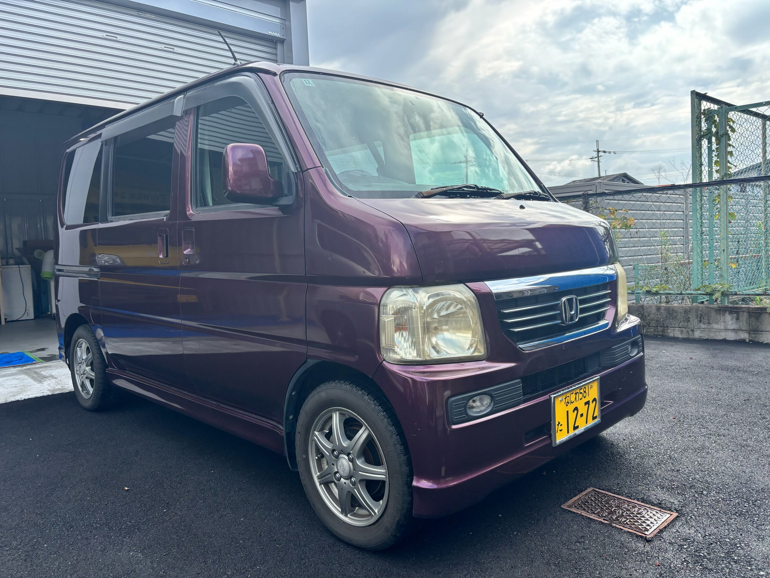 軽トラ専門店らんぼぅが販売するワインレッドのホンダ・バモス